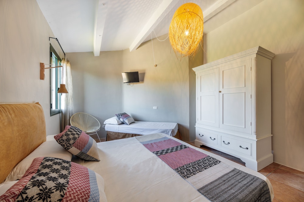 Hotel Glamping Borgo di Campagna — Hotel rooms in Loiri Porto San Paolo, Sardinia