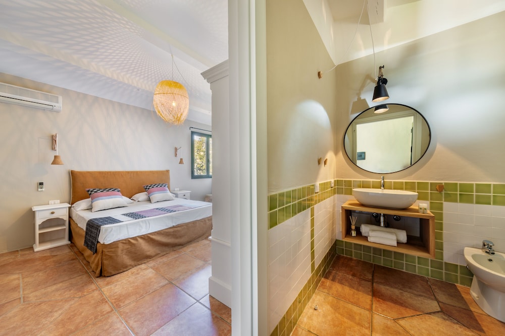 Hotel Glamping Borgo di Campagna — Hotel rooms in Loiri Porto San Paolo, Sardinia