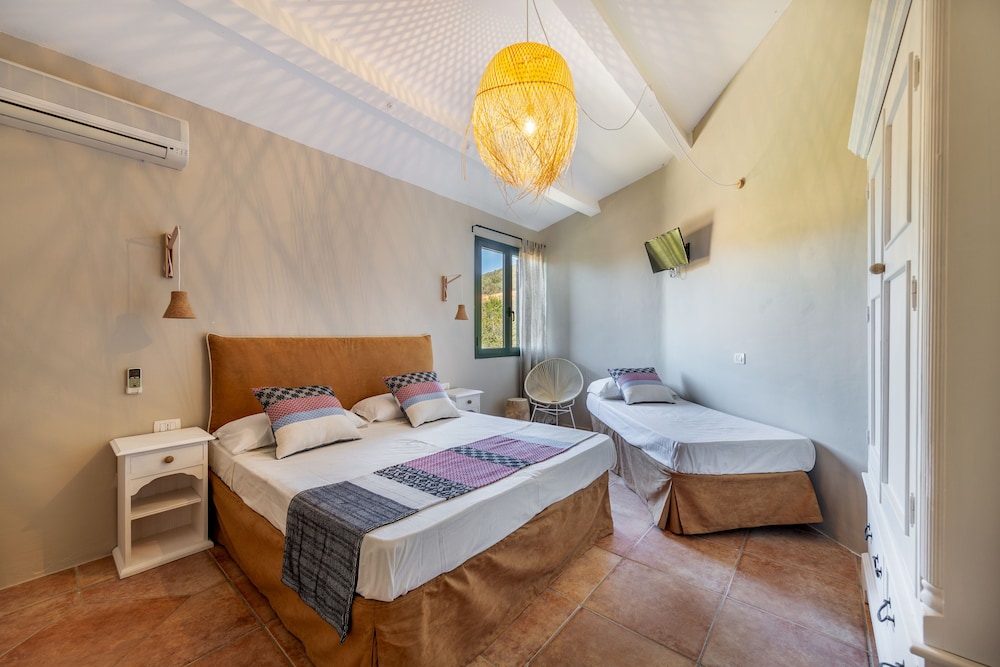 Hotel Glamping Borgo di Campagna — Hotel rooms in Loiri Porto San Paolo, Sardinia