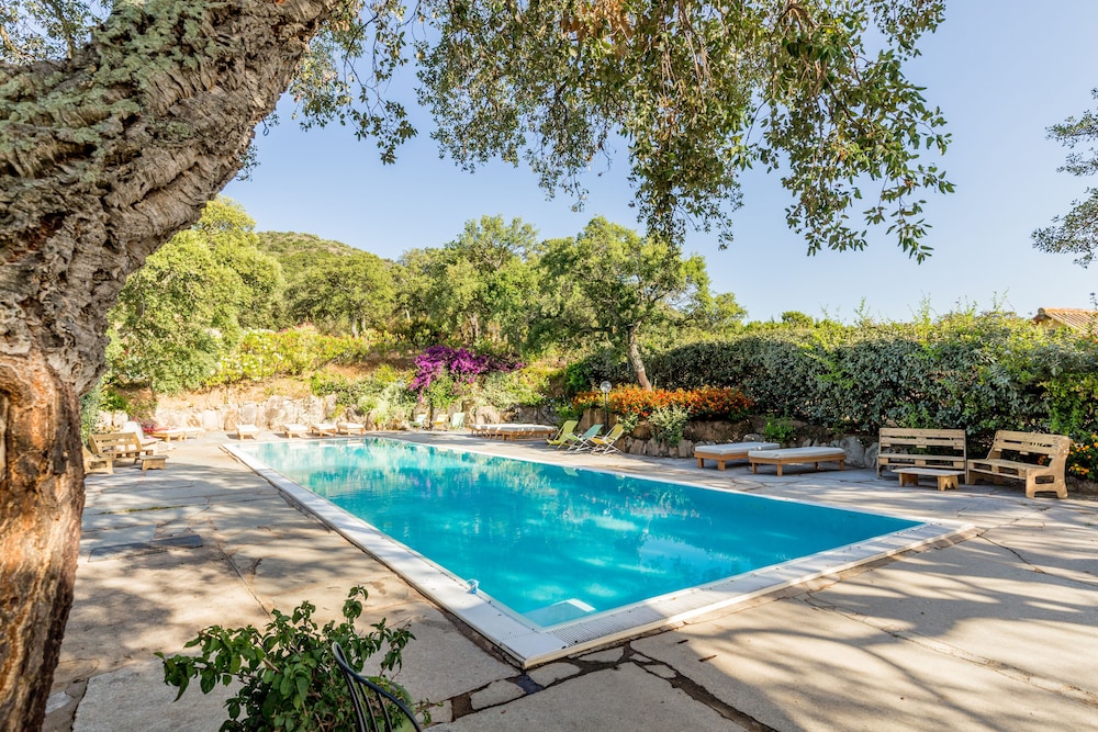 Hotel Glamping Borgo di Campagna — Main photo in Loiri Porto San Paolo, Sardinia