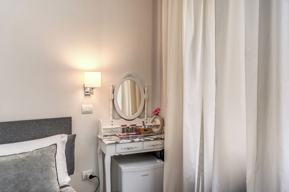 Marta Inn — Hotel rooms in Rome, Lazio
