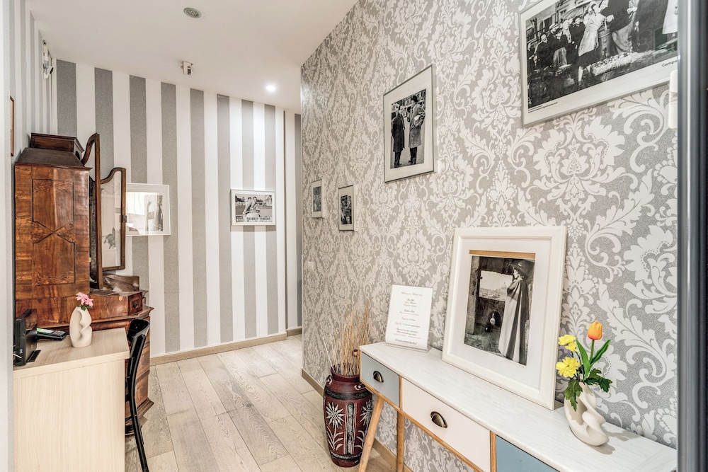 Marta Inn — Hotel building in Rome, Lazio