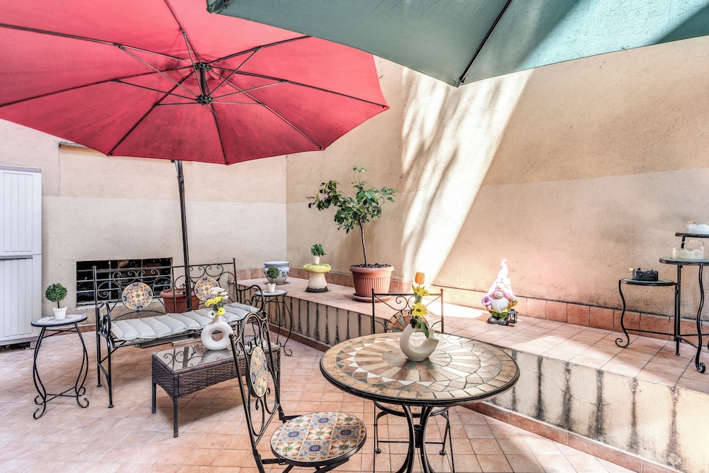 Marta Inn — Hotel building in Rome, Lazio
