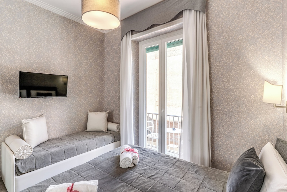 Marta Inn — Hotel rooms in Rome, Lazio