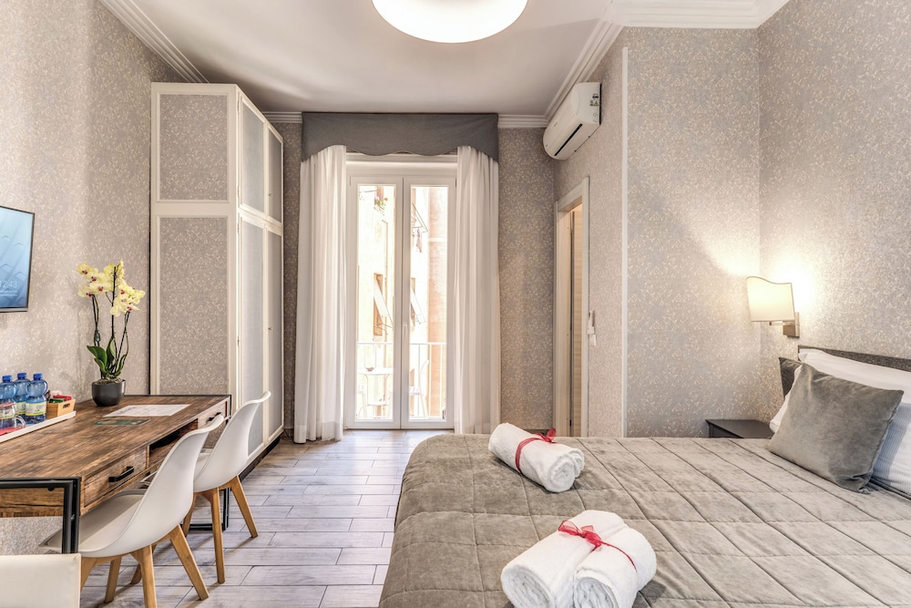 Marta Inn — Hotel rooms in Rome, Lazio