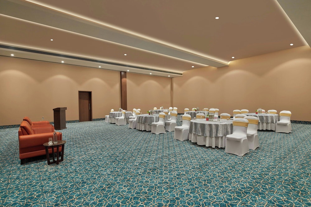 The Fern Habitat Goa, Candolim, Series by Marriott — Restaurant & bars in Candolim, Goa