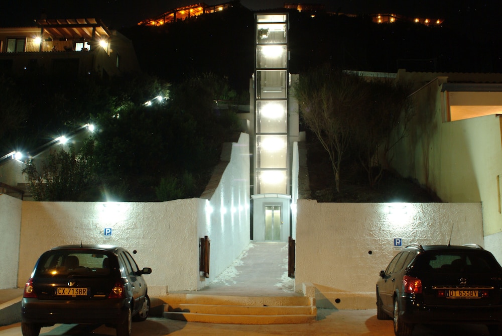 Hotel Residence La Baia — Hotel building in Castelsardo, Sardinia