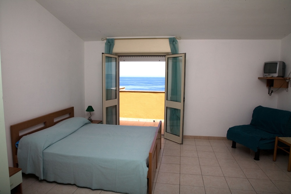 Hotel Residence La Baia — Hotel rooms in Castelsardo, Sardinia