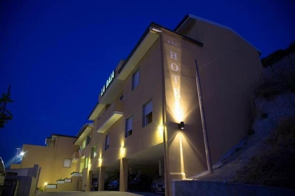 Hotel Residence La Baia — Hotel building in Castelsardo, Sardinia