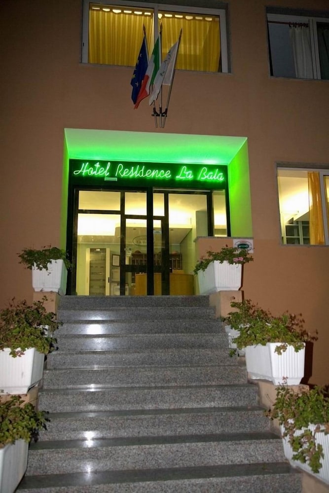 Hotel Residence La Baia — Hotel building in Castelsardo, Sardinia