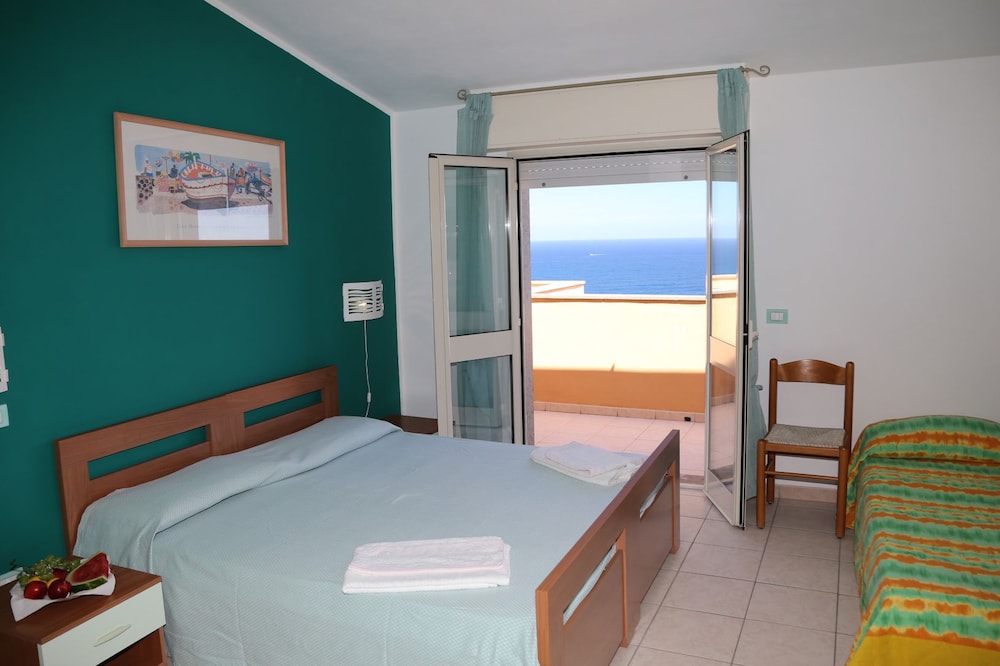 Hotel Residence La Baia — Hotel rooms in Castelsardo, Sardinia