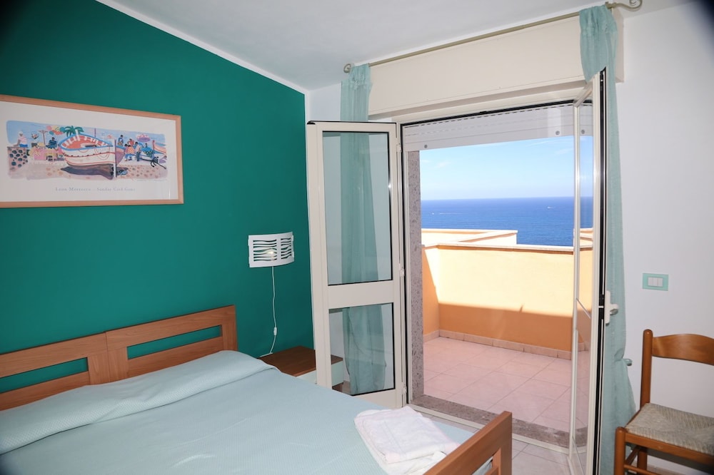 Hotel Residence La Baia — Hotel rooms in Castelsardo, Sardinia