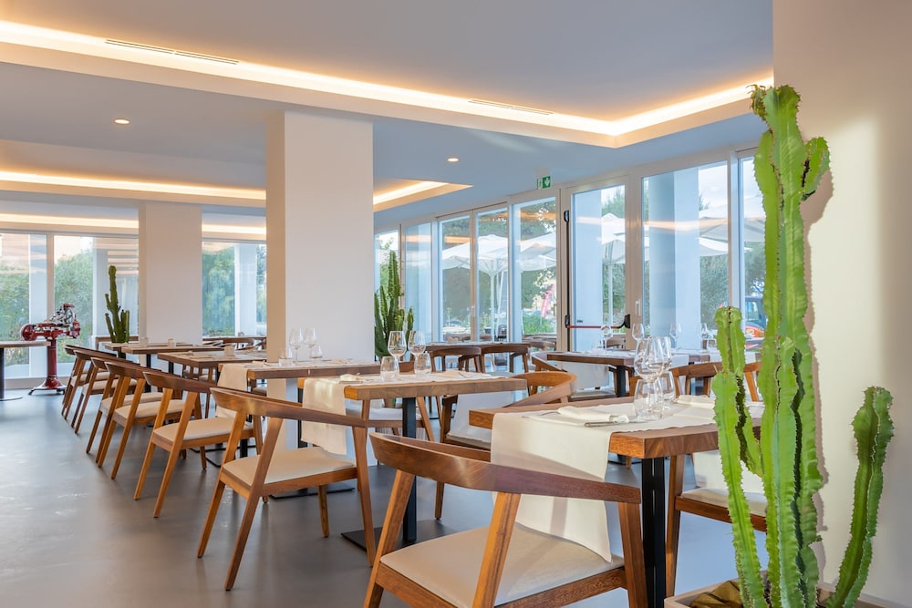 Felix Hotels - Hotel Felix Olbia — Restaurant & bars in Olbia, Sardinia