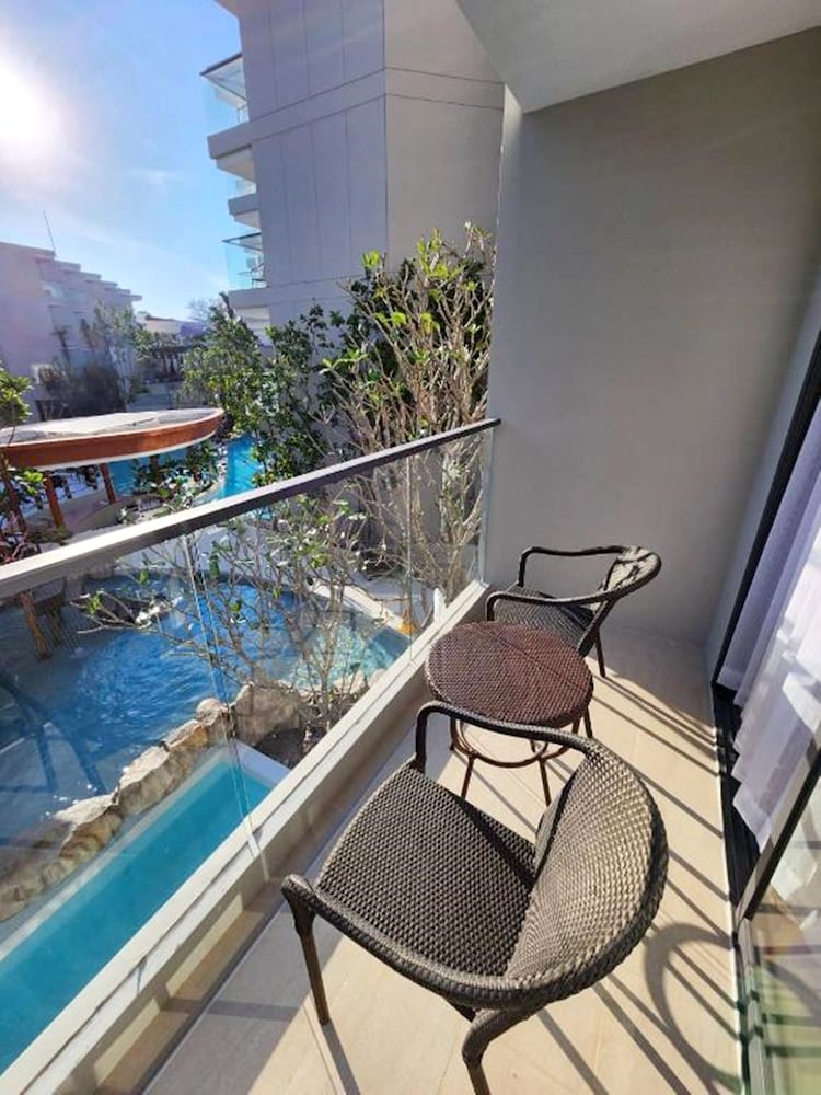 Phuket Emerald Beach Resort — Hotel rooms in Karon, Phuket Province