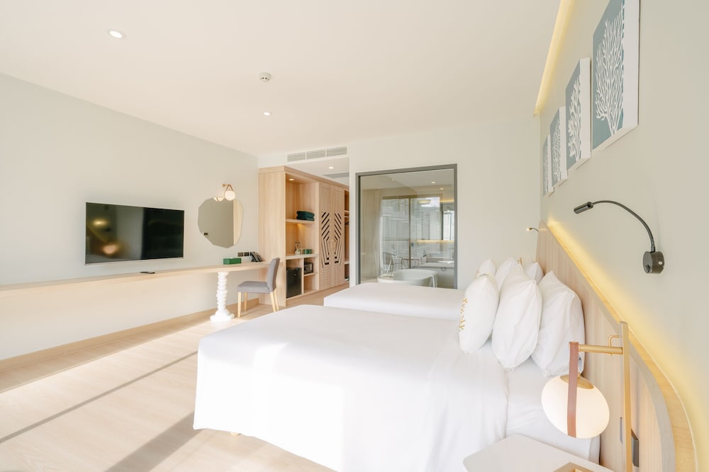 Phuket Emerald Beach Resort — Hotel rooms in Karon, Phuket Province
