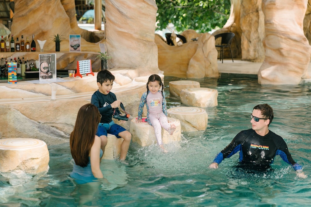 Phuket Emerald Beach Resort — Swimming pool in Karon, Phuket Province