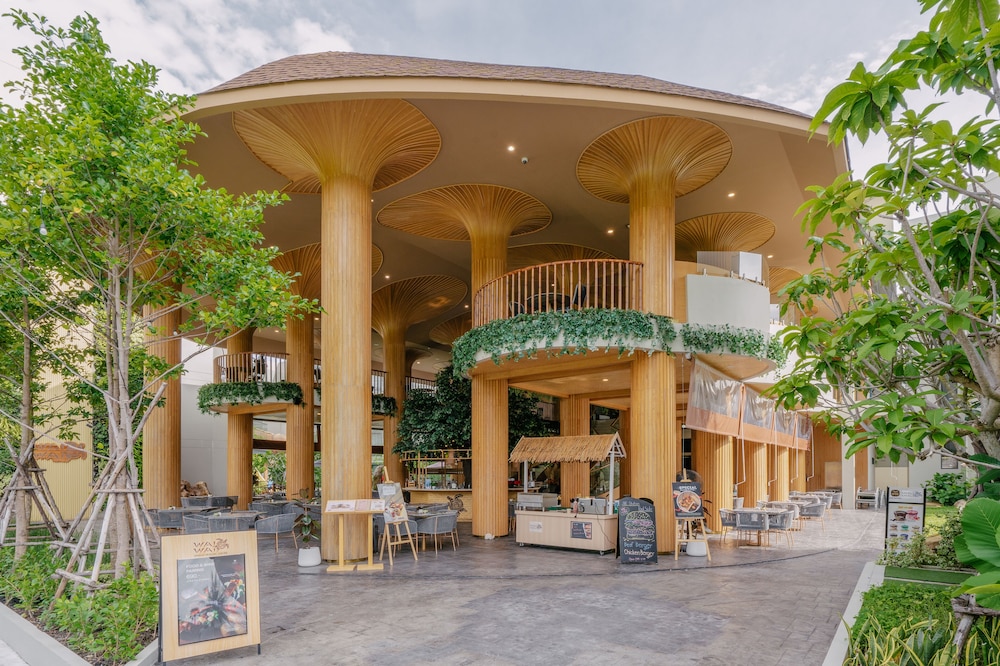 Phuket Emerald Beach Resort — Restaurant & bars in Karon, Phuket Province