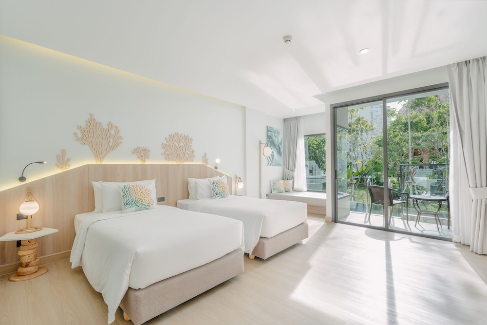 Phuket Emerald Beach Resort — Hotel rooms in Karon, Phuket Province