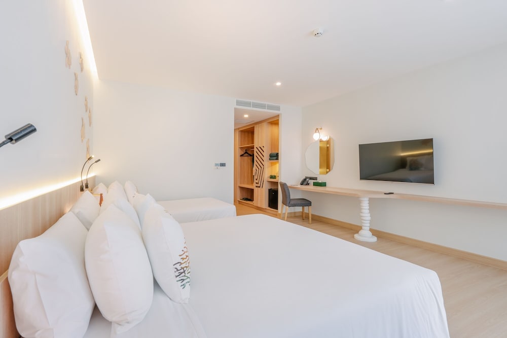 Phuket Emerald Beach Resort — Hotel rooms in Karon, Phuket Province