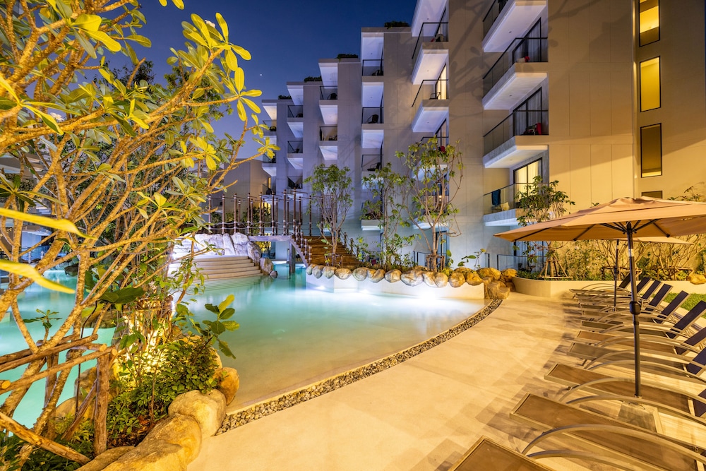Phuket Emerald Beach Resort — Swimming pool in Karon, Phuket Province