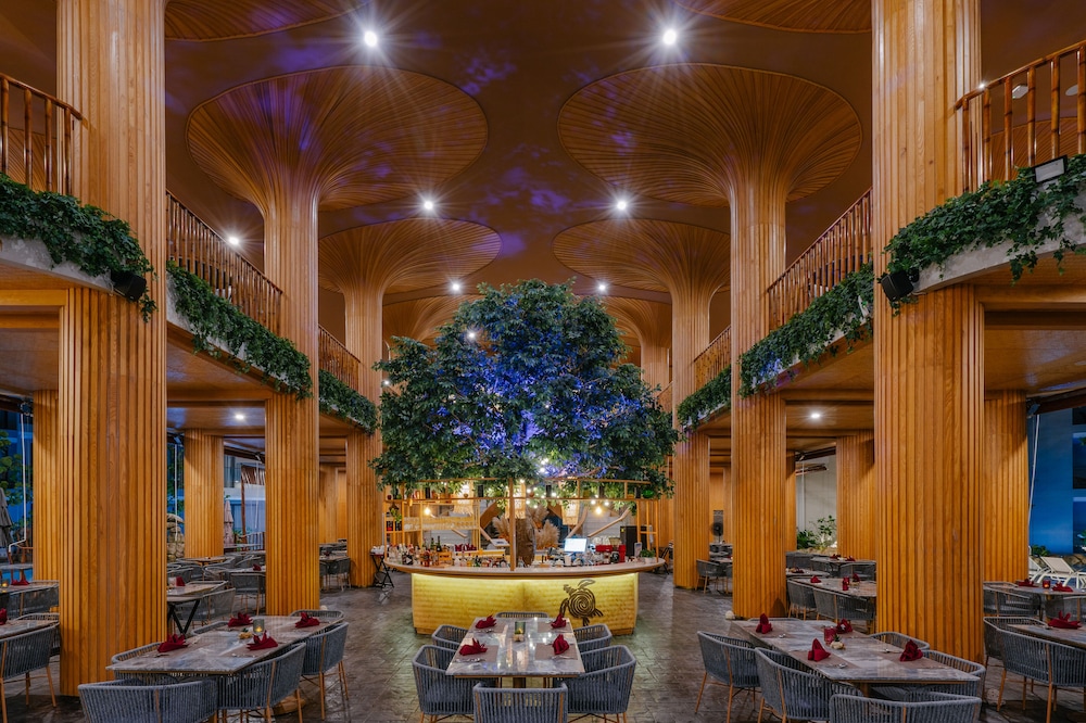 Phuket Emerald Beach Resort — Restaurant & bars in Karon, Phuket Province