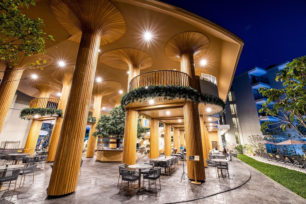 Phuket Emerald Beach Resort — Restaurant & bars in Karon, Phuket Province
