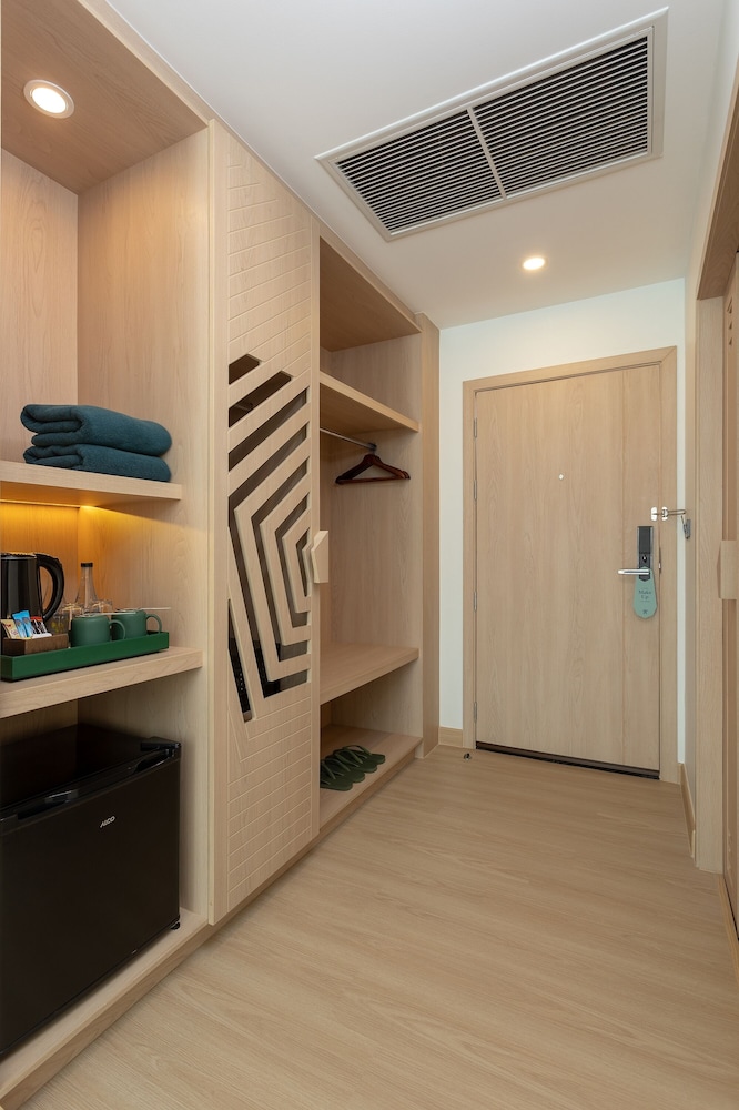 Phuket Emerald Beach Resort — Hotel rooms in Karon, Phuket Province