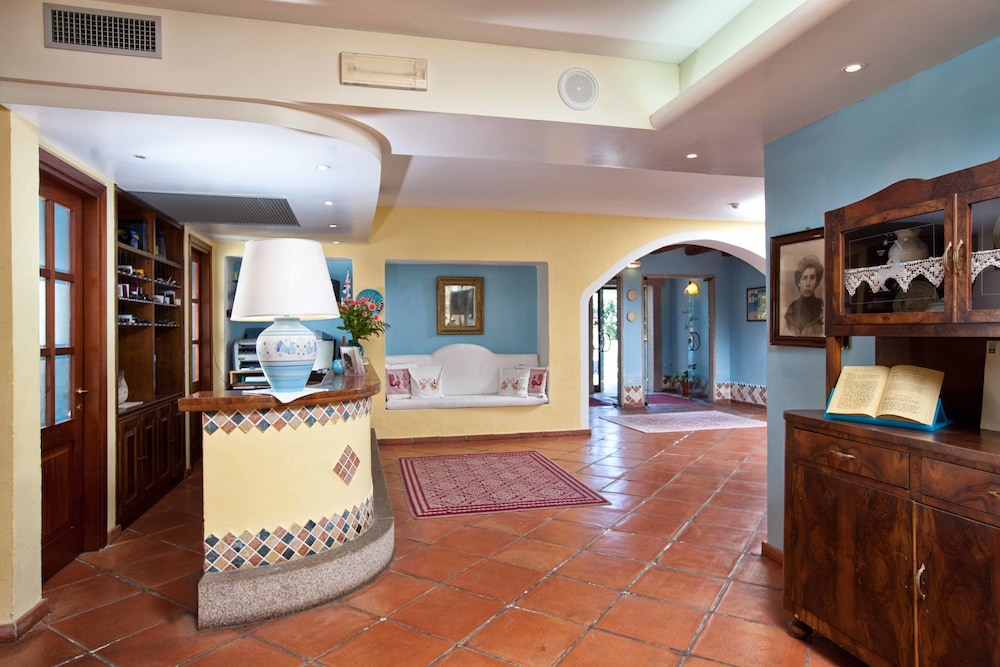 LH Hotel La Funtana - Adults Only — Hotel building in Capo Testa, Sardinia