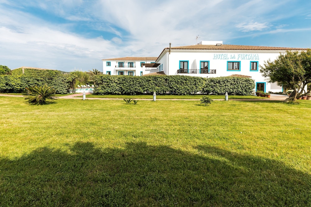 LH Hotel La Funtana - Adults Only — Hotel building in Capo Testa, Sardinia