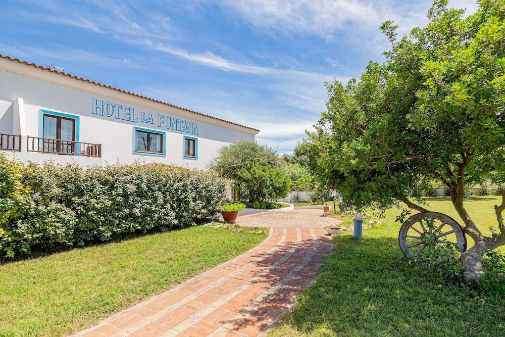 LH Hotel La Funtana - Adults Only — Hotel building in Capo Testa, Sardinia