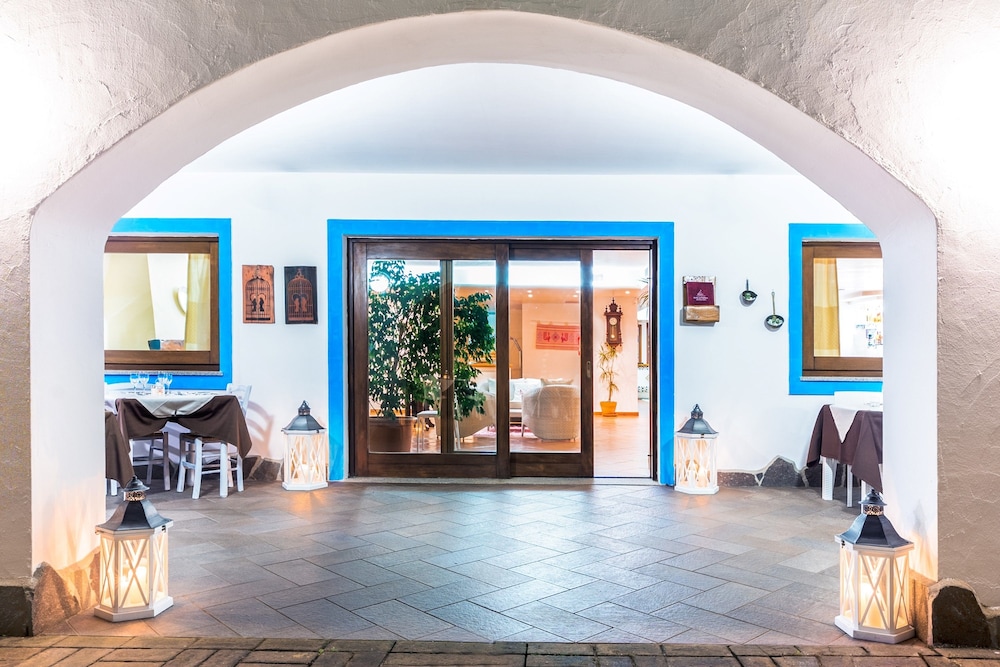 LH Hotel La Funtana - Adults Only — Hotel building in Capo Testa, Sardinia
