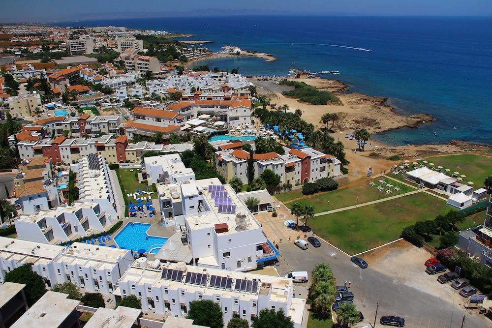 PENELOPE BEACH HOTEL APTS — Hotel building in Protaras, Famagusta Region