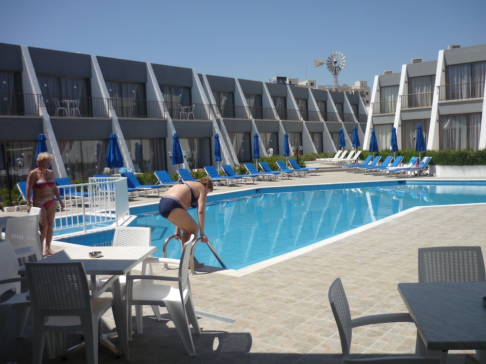PENELOPE BEACH HOTEL APTS — Swimming pool in Protaras, Famagusta Region