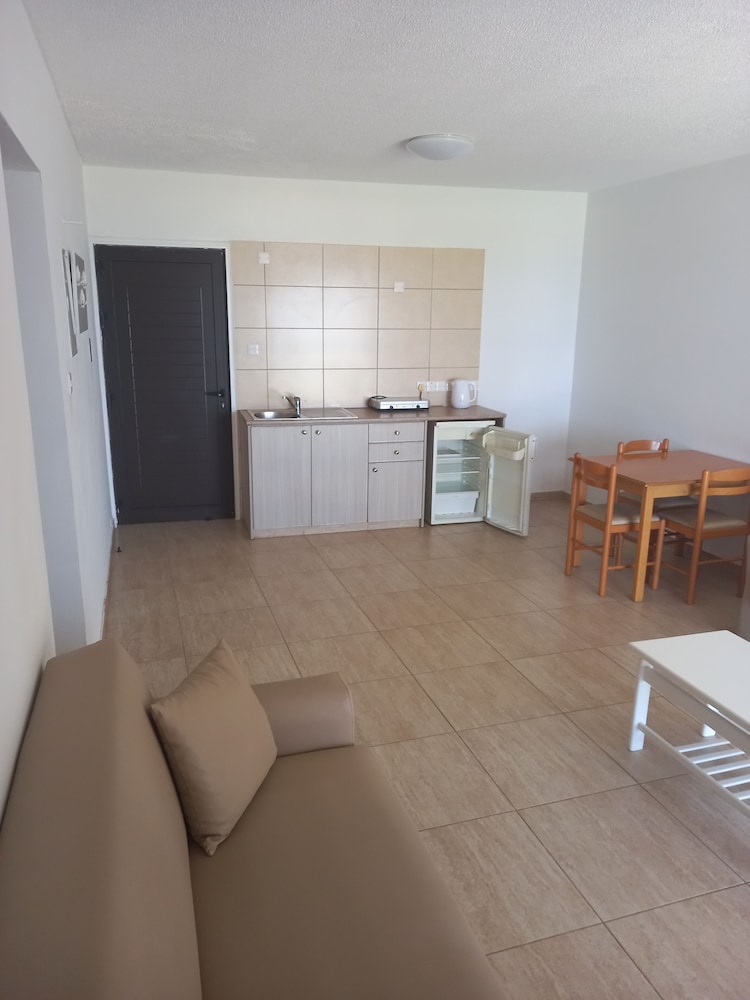 PENELOPE BEACH HOTEL APTS — Hotel rooms in Protaras, Famagusta Region