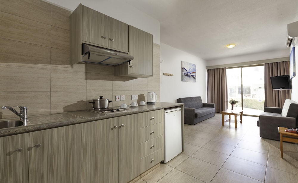 PENELOPE BEACH HOTEL APTS — Hotel rooms in Protaras, Famagusta Region