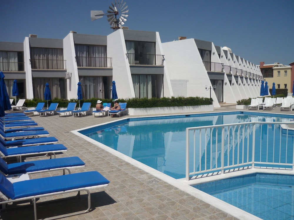 PENELOPE BEACH HOTEL APTS — Swimming pool in Protaras, Famagusta Region
