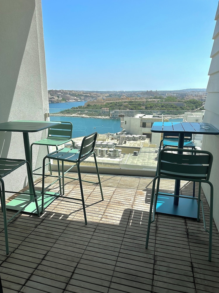 Eleven by Warren Collection — Hotel rooms in Sliema, Malta Island