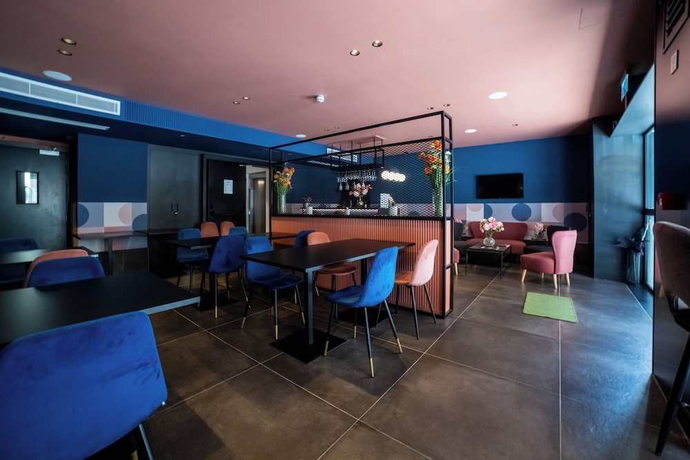 Eleven by Warren Collection — Restaurant & bars in Sliema, Malta Island