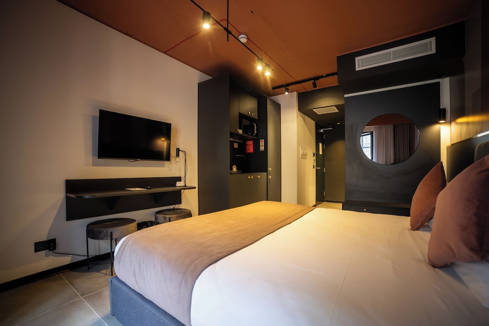 Eleven by Warren Collection — Hotel rooms in Sliema, Malta Island