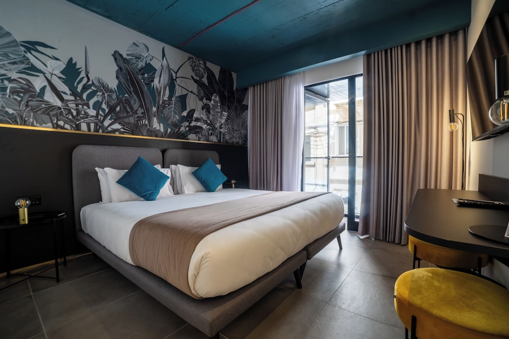 Eleven by Warren Collection — Hotel rooms in Sliema, Malta Island