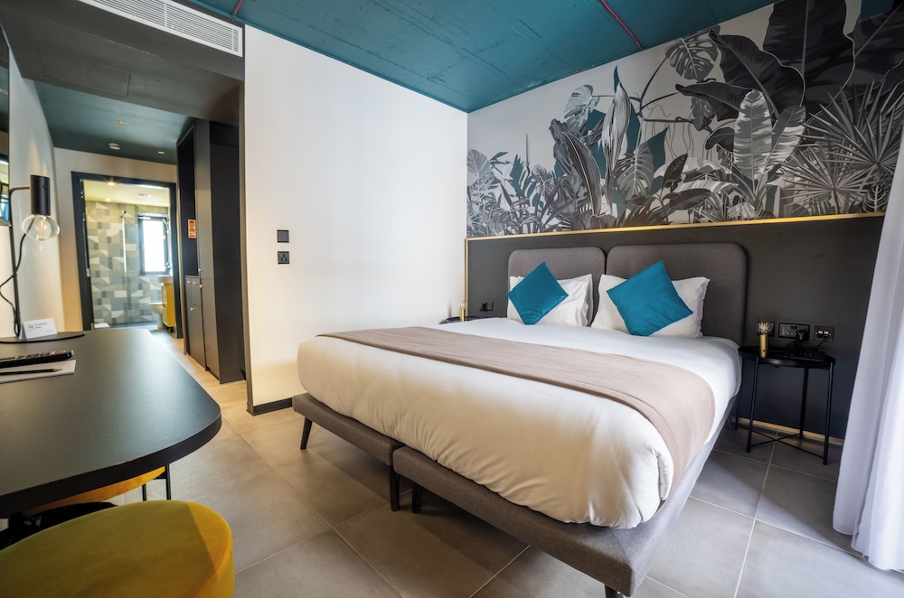 Eleven by Warren Collection — Hotel rooms in Sliema, Malta Island