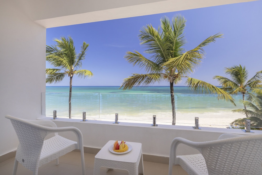 HM Bavaro Beach – Adults Only — Beach in Bavaro, La Altagracia