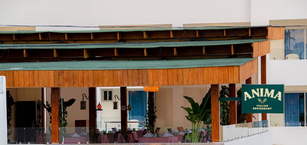 HM Bavaro Beach – Adults Only — Restaurant & bars in Bavaro, La Altagracia
