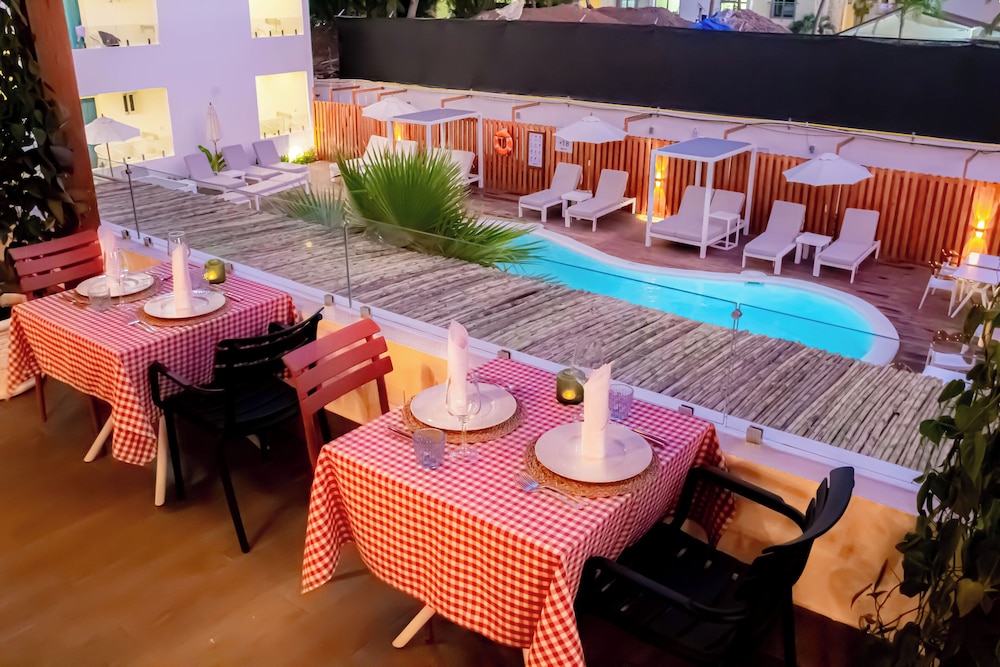 HM Bavaro Beach – Adults Only — Restaurant & bars in Bavaro, La Altagracia