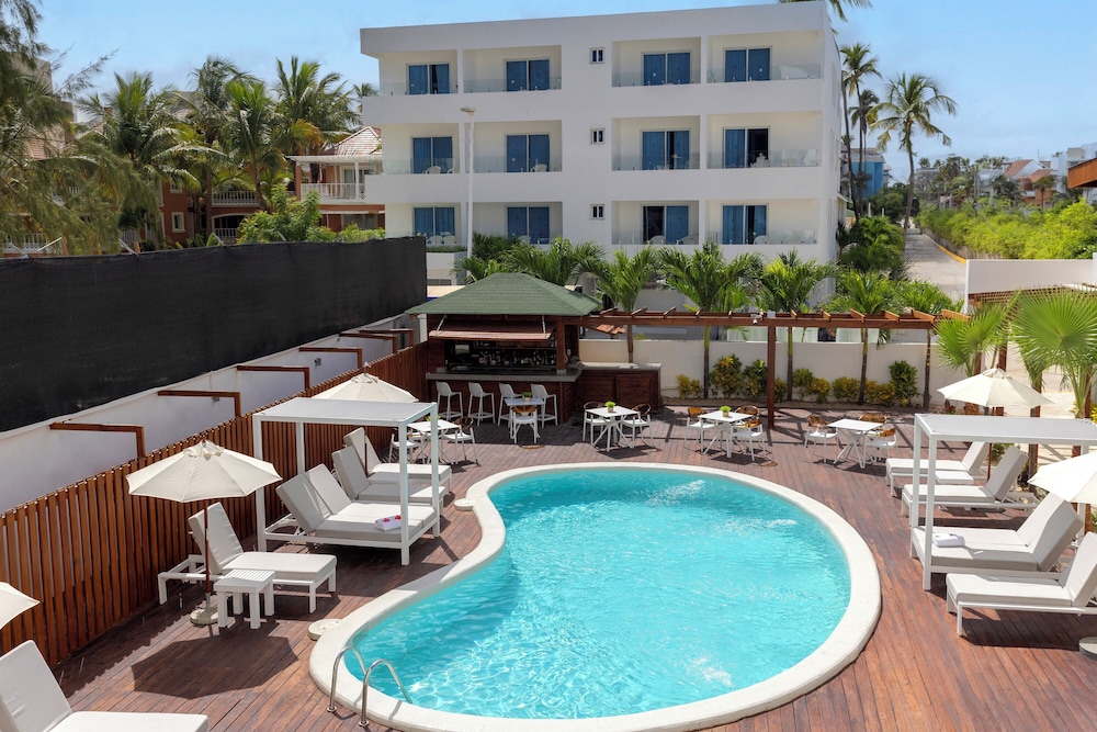 HM Bavaro Beach – Adults Only — Swimming pool in Bavaro, La Altagracia