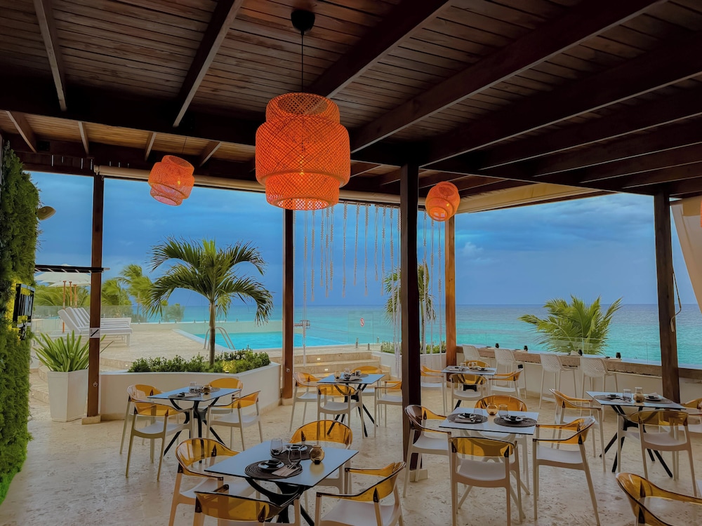 HM Bavaro Beach – Adults Only — Restaurant & bars in Bavaro, La Altagracia