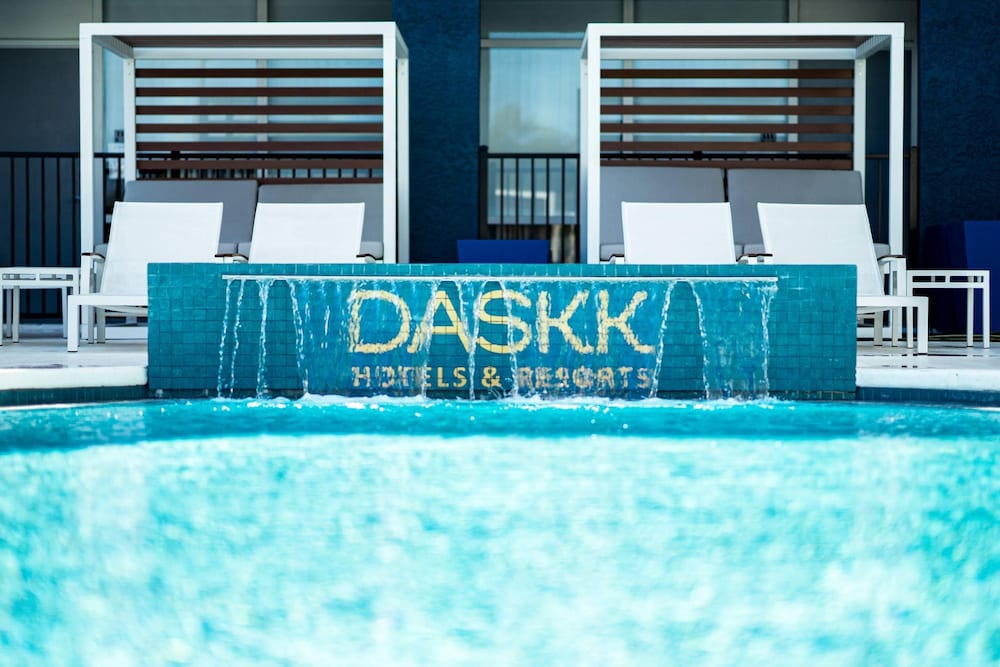 DASKK Orlando Hotel near Universal Blvd, an Ascend Collection Hotel — Swimming pool in Orlando, Florida