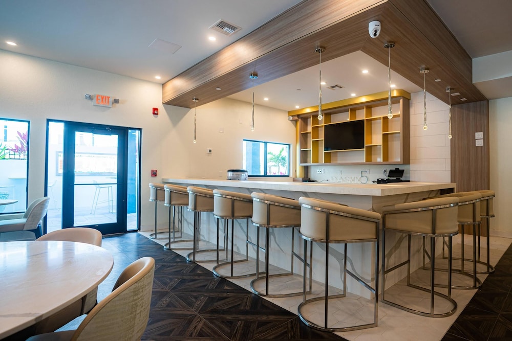 DASKK Orlando Hotel near Universal Blvd, an Ascend Collection Hotel — Restaurant & bars in Orlando, Florida