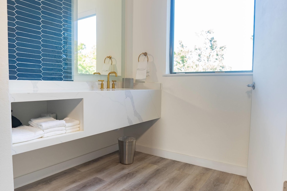 DASKK Orlando Hotel near Universal Blvd, an Ascend Collection Hotel — Hotel rooms in Orlando, Florida