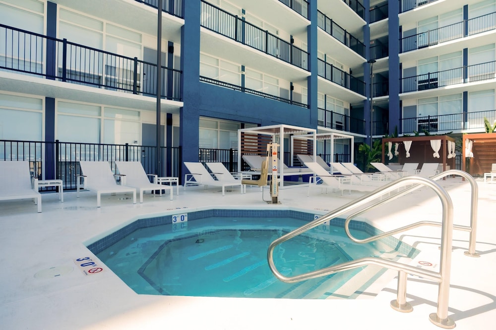 DASKK Orlando Hotel near Universal Blvd, an Ascend Collection Hotel — Swimming pool in Orlando, Florida